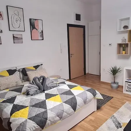 Apartment Delena *