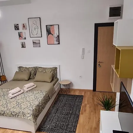 Delena Apartment