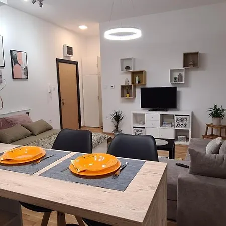Delena Apartment