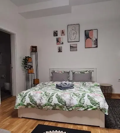 Apartment Delena *